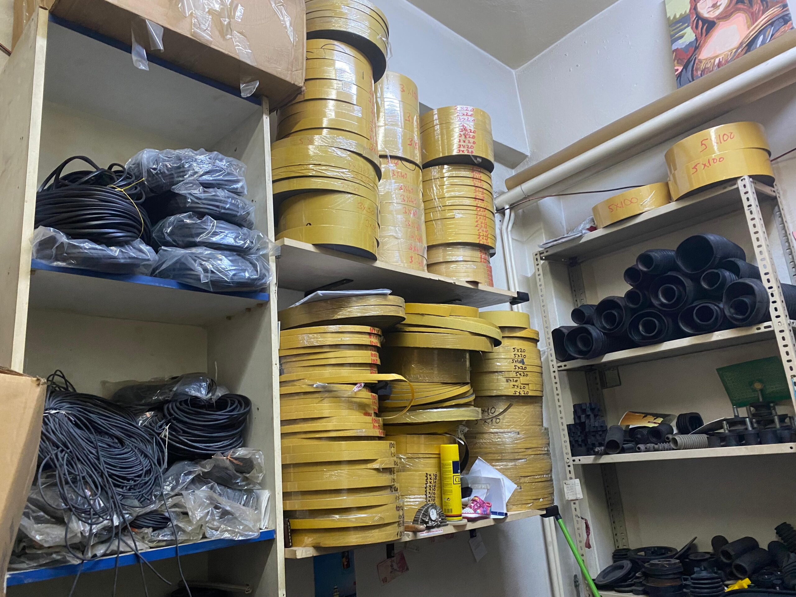 sanayi tipi kauçuk körükler ve yapışkanlı eva sünger bantlar (her ebat) sanayi tipi kauçuk körükler ve yapışkanlı eva sünger bantlar (her ebat)